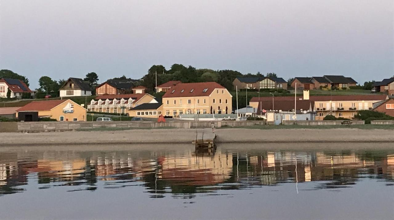 Hvalpsund Faergekro Kültér fotó